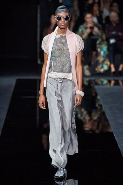 Look 10